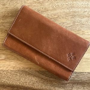 Beautiful real leather Patricia Nash brown wallet!